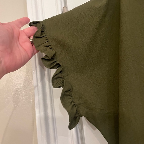 Size large button and waist tie top - Picture 3 of 3